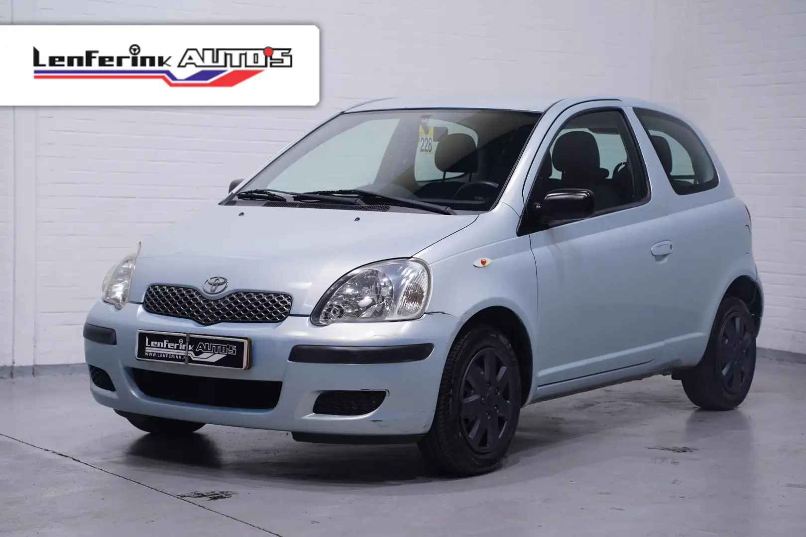 Toyota Yaris 1.0 VVT-i Terra APK 08/07/2026 Blauw - 1