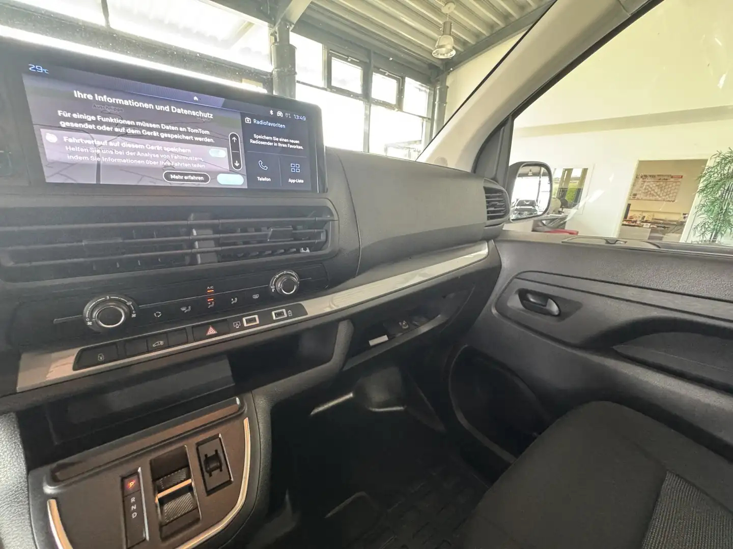 Car Image 27