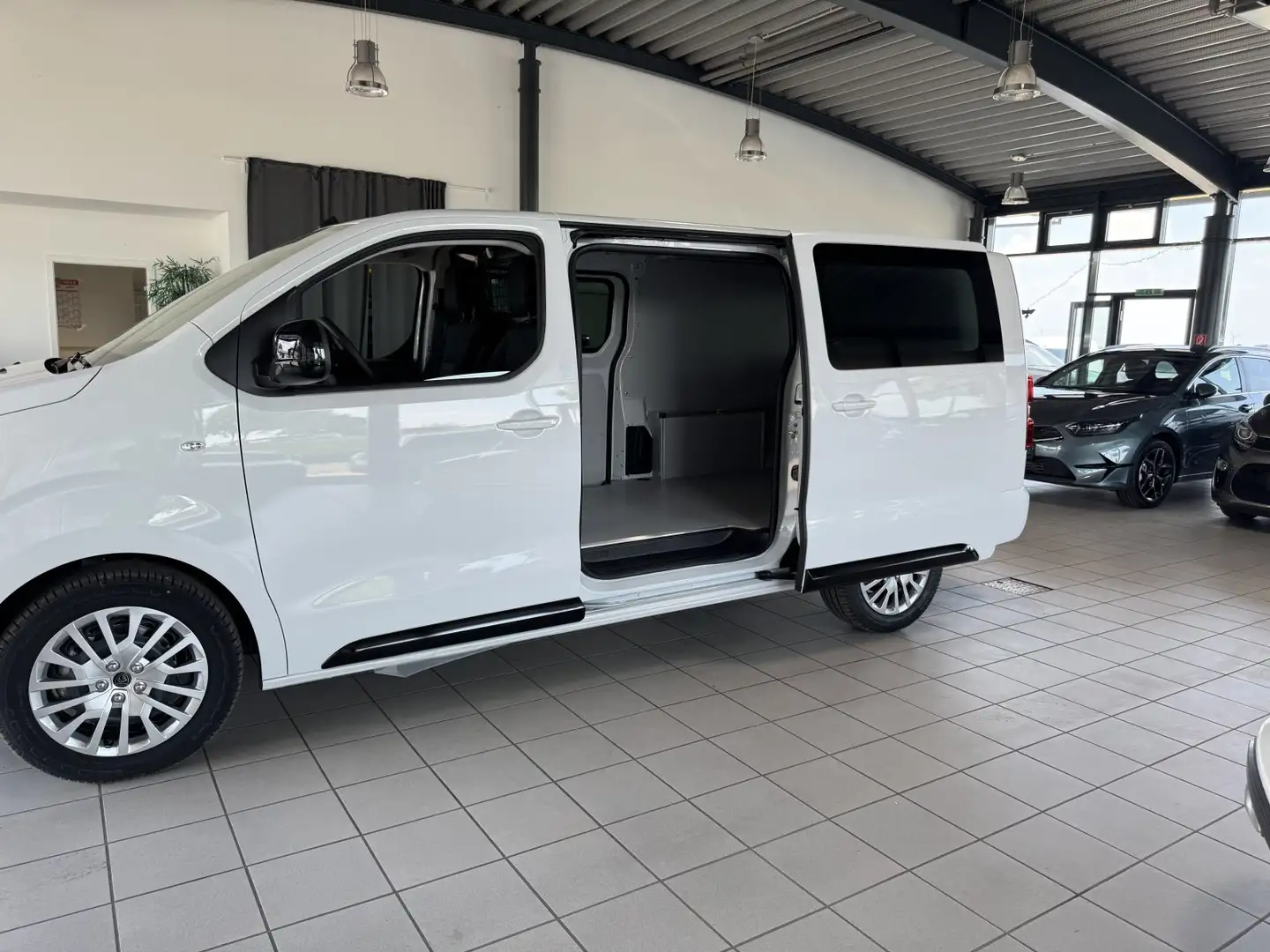Car Image 22