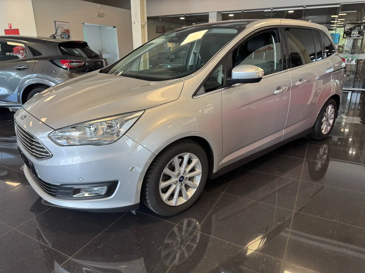 Ford Grand C-Max Grand C-Max 1.5 TDCi Titanium/Navigatie/7pl/1j gar Zilver - 2