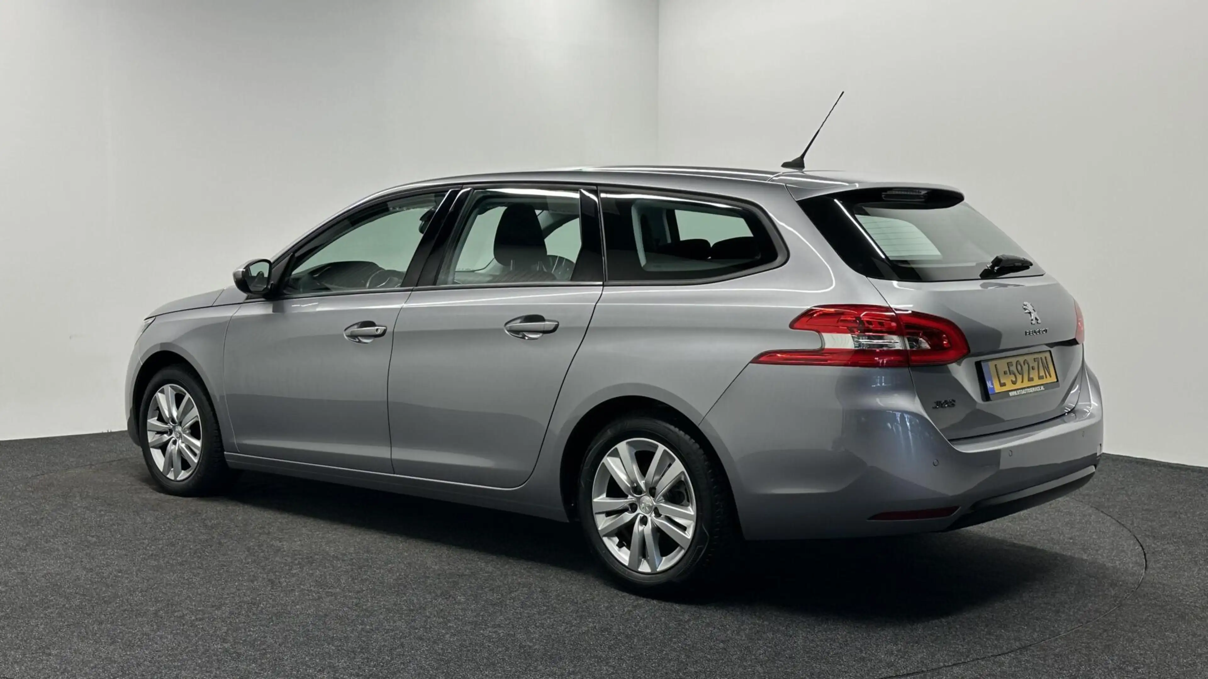 Peugeot 308 SW 1.2 PureTech Blue Lease Active CARPLAY LM NAVI — photo 4