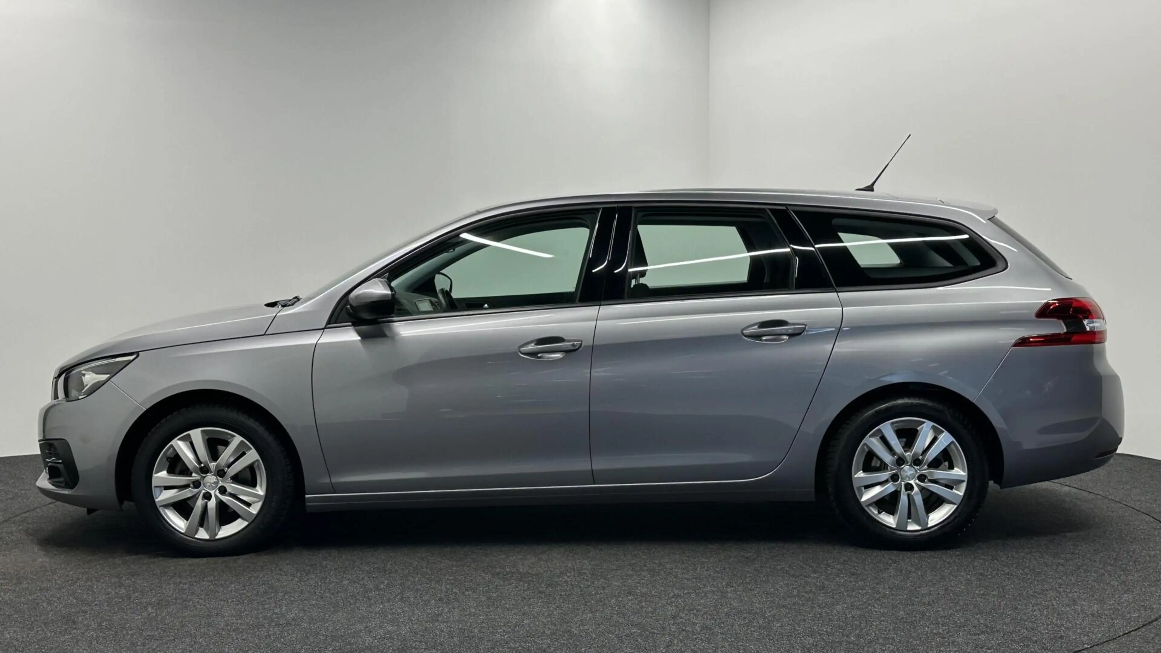 Peugeot 308 SW 1.2 PureTech Blue Lease Active CARPLAY LM NAVI — photo 8