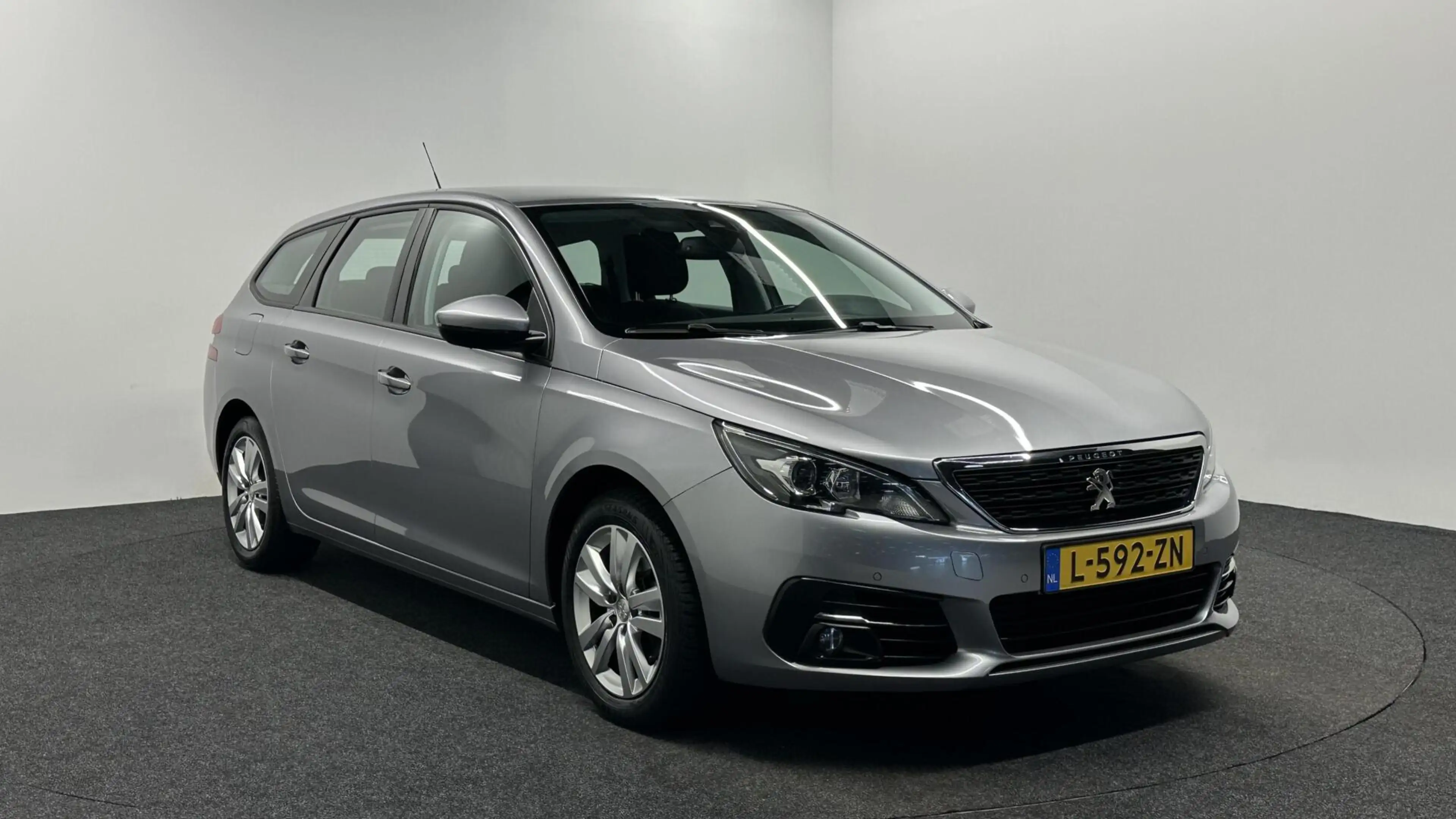 Peugeot 308 SW 1.2 PureTech Blue Lease Active CARPLAY LM NAVI — photo 3