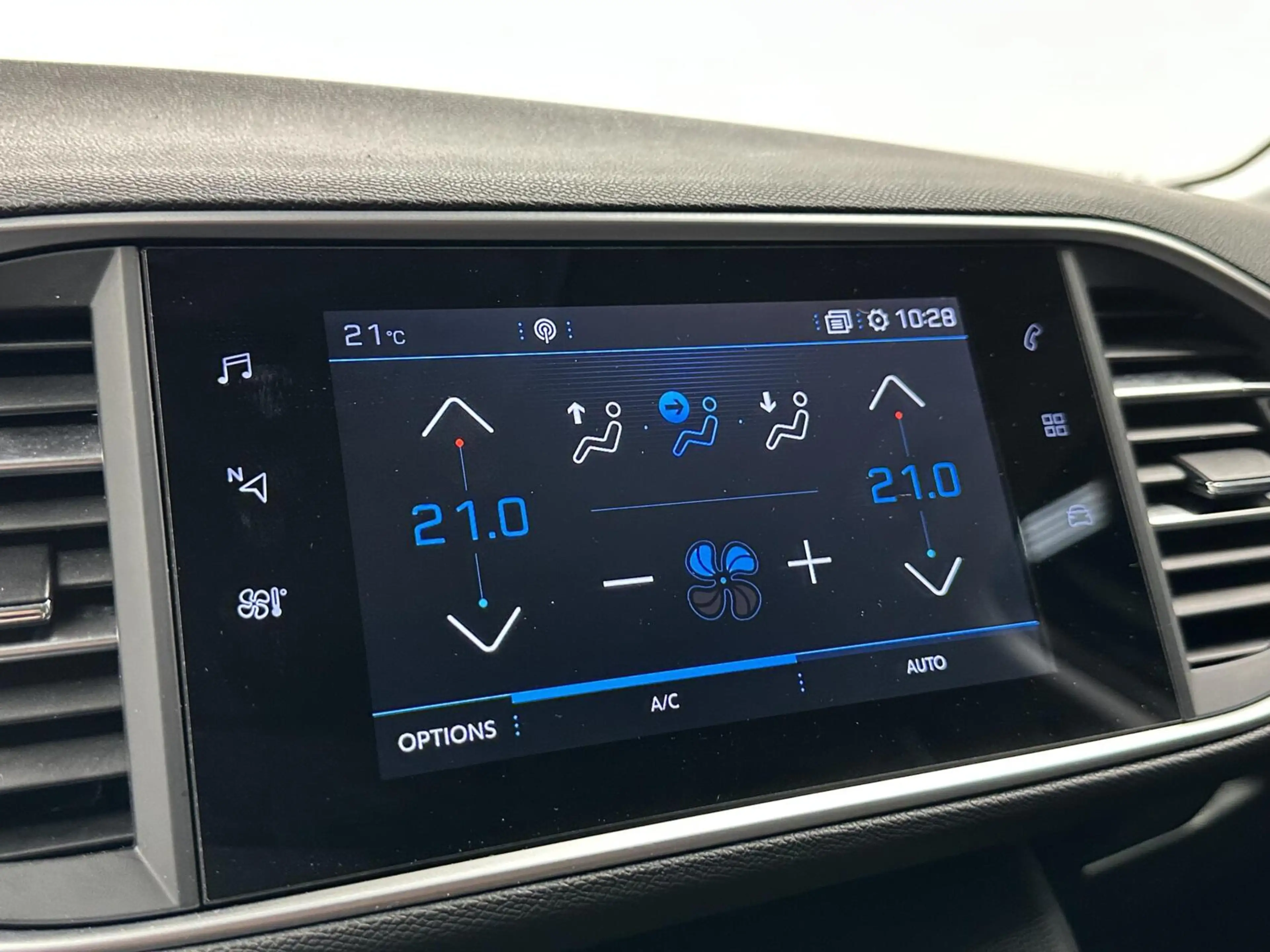 Peugeot 308 SW 1.2 PureTech Blue Lease Active CARPLAY LM NAVI — photo 27