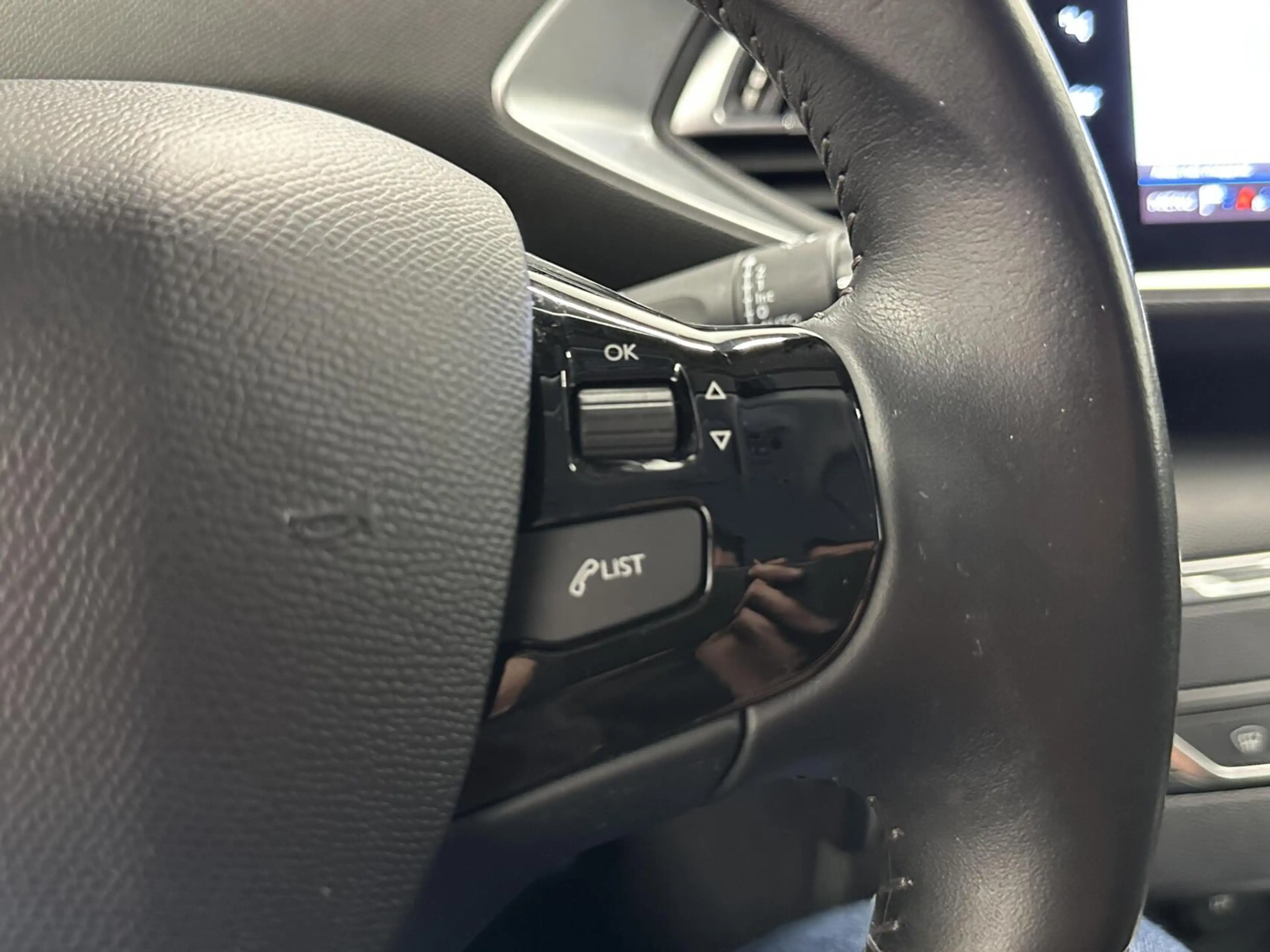 Peugeot 308 SW 1.2 PureTech Blue Lease Active CARPLAY LM NAVI — photo 19