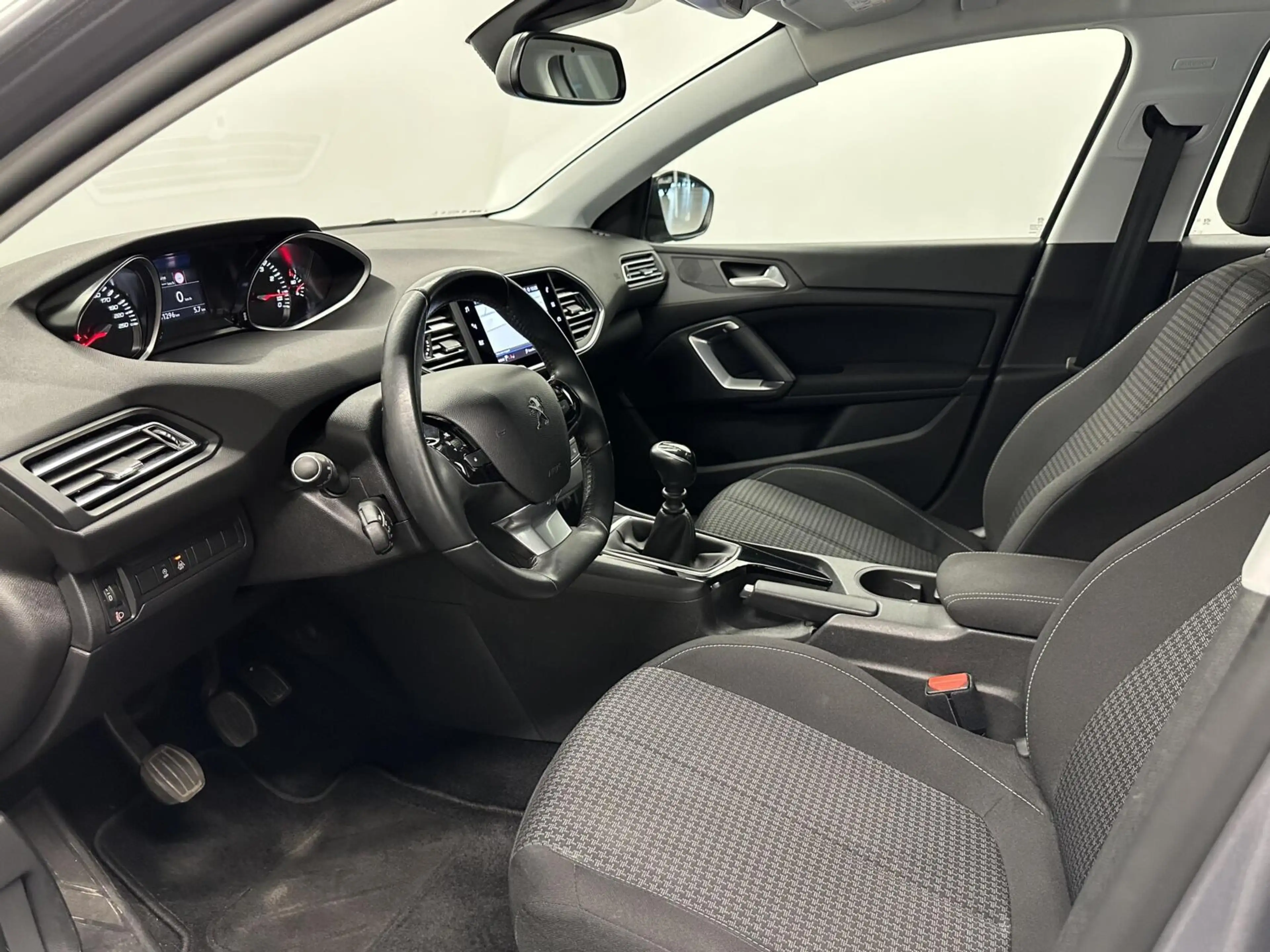 Peugeot 308 SW 1.2 PureTech Blue Lease Active CARPLAY LM NAVI — photo 14