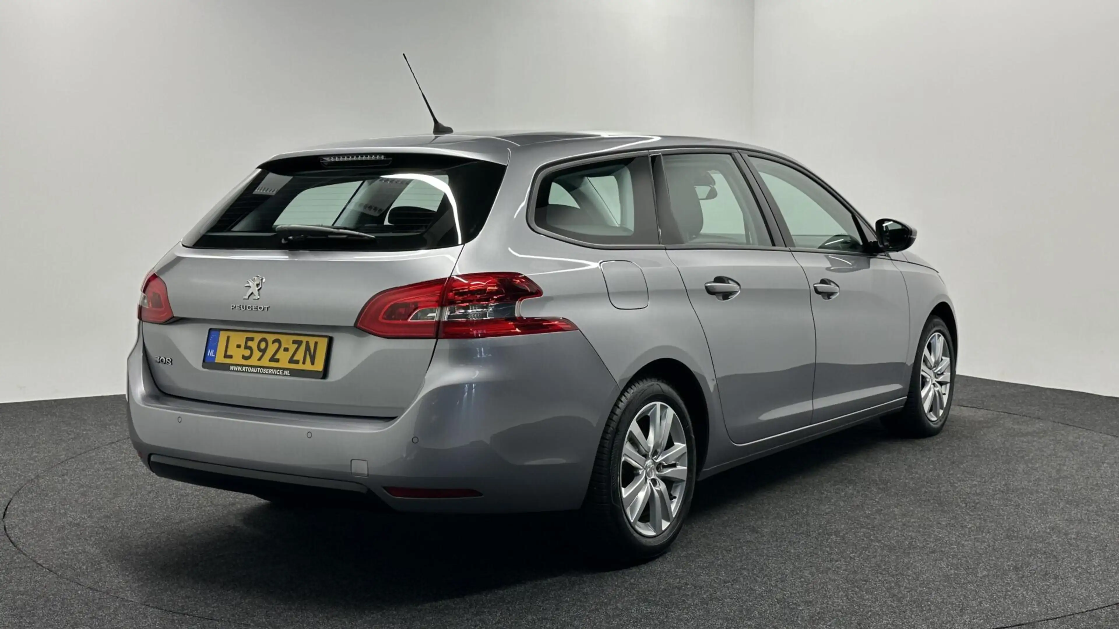 Peugeot 308 SW 1.2 PureTech Blue Lease Active CARPLAY LM NAVI — photo 5