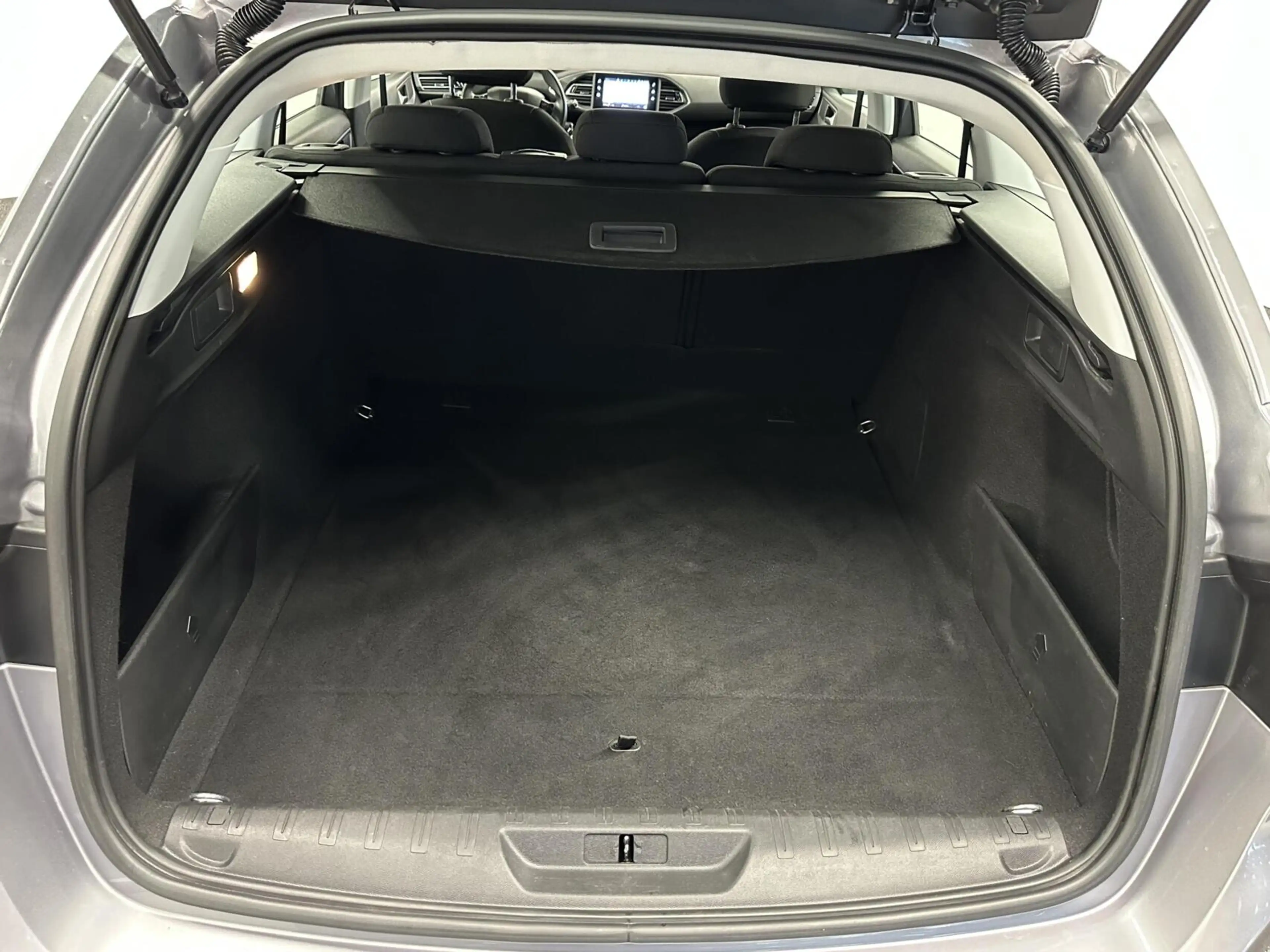 Peugeot 308 SW 1.2 PureTech Blue Lease Active CARPLAY LM NAVI — photo 34