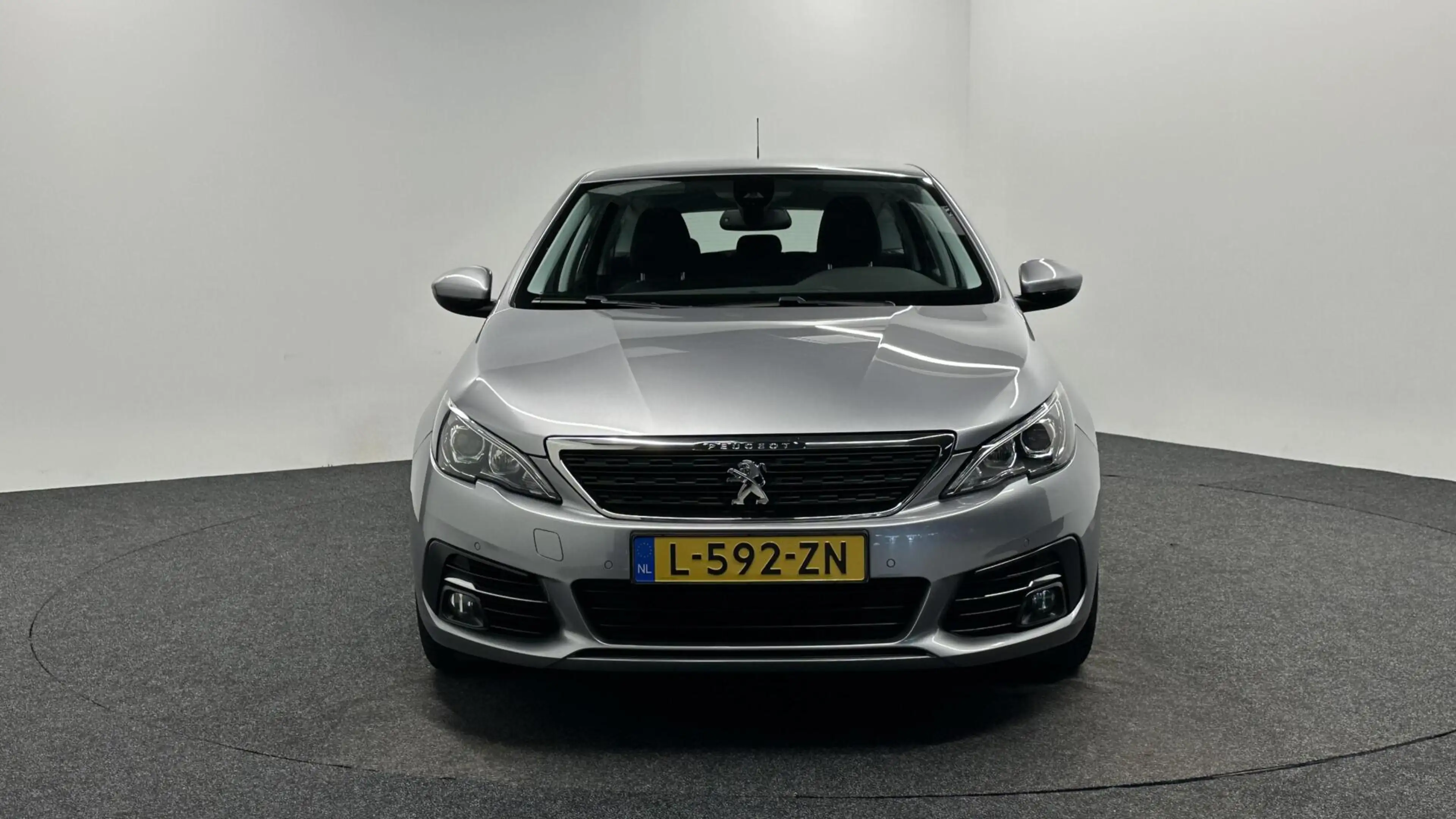 Peugeot 308 SW 1.2 PureTech Blue Lease Active CARPLAY LM NAVI — photo 6