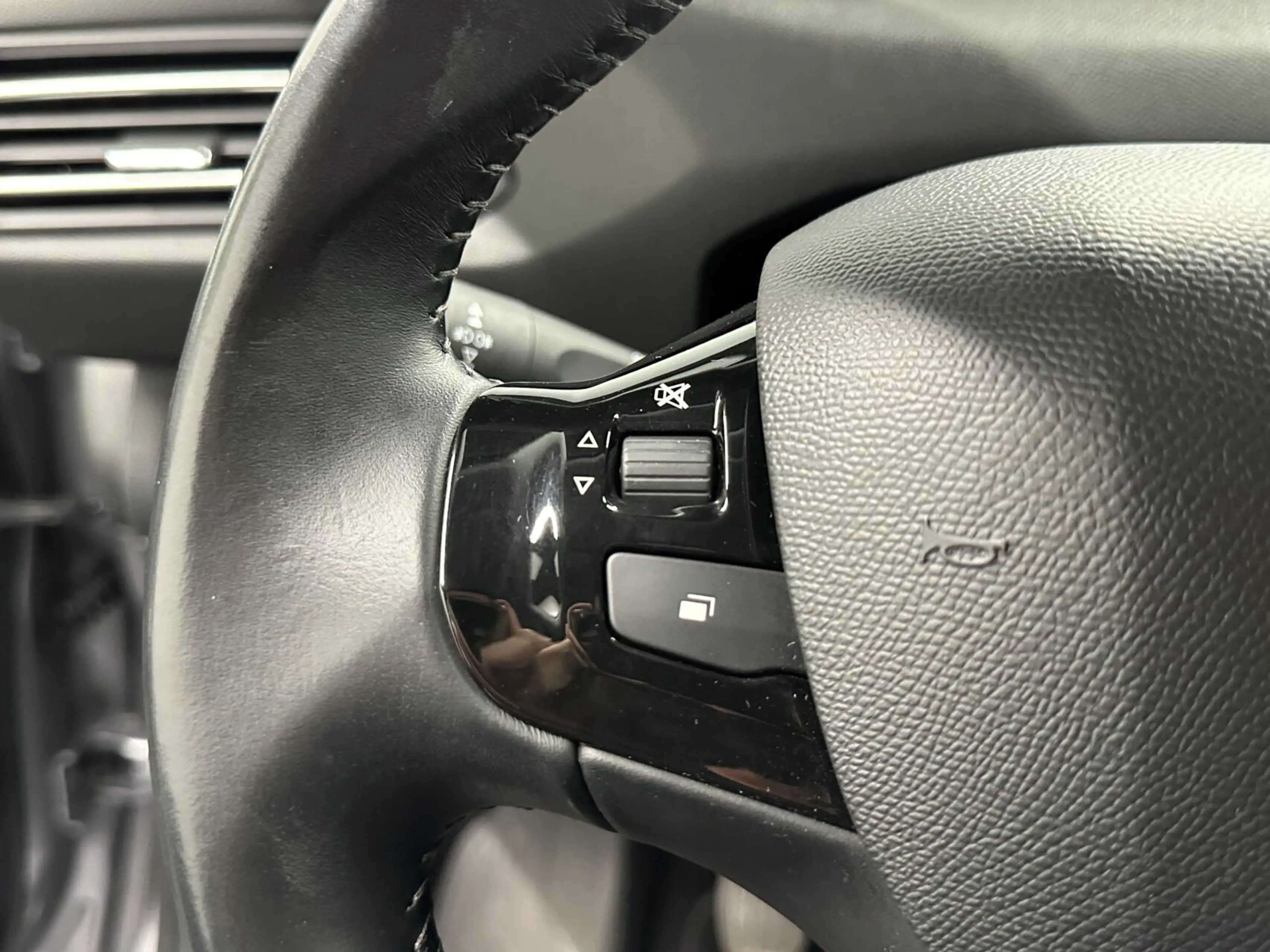 Peugeot 308 SW 1.2 PureTech Blue Lease Active CARPLAY LM NAVI — photo 18