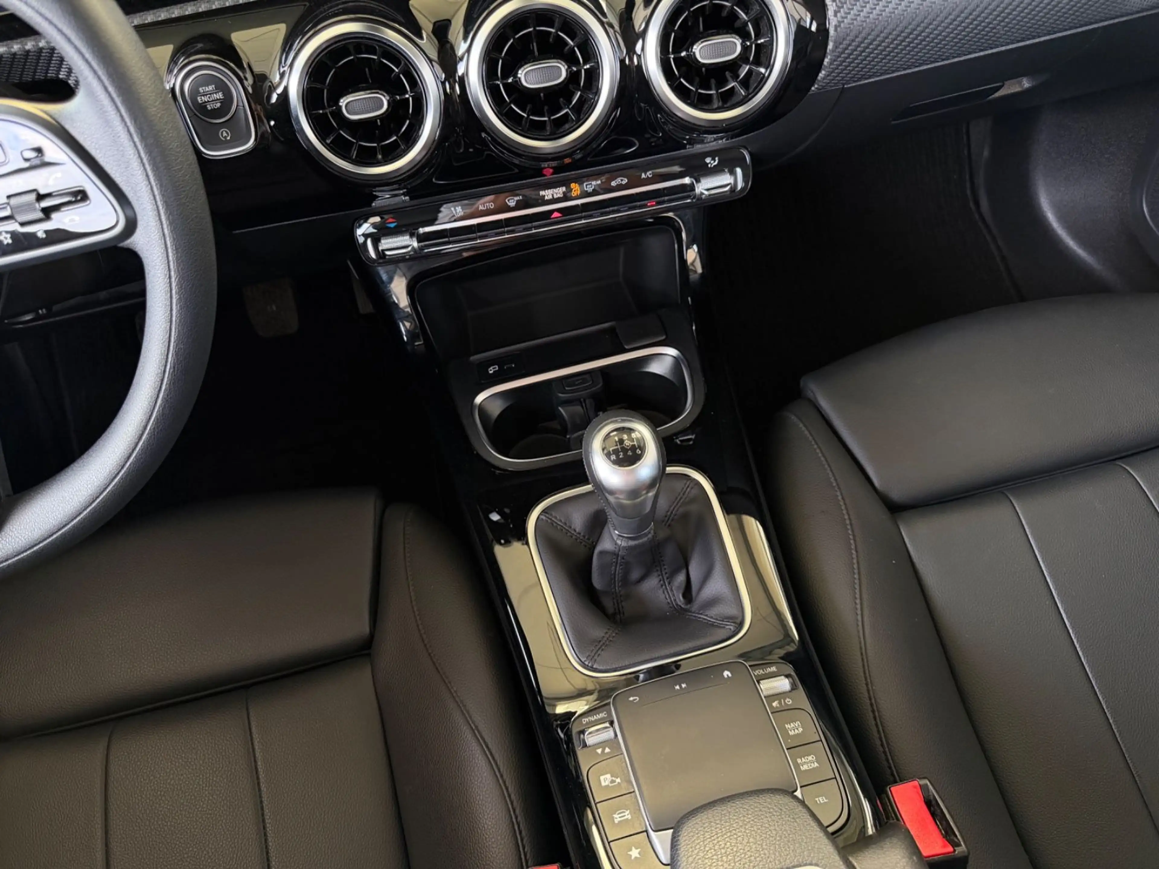 Mercedes-Benz A 180 d Limousine*CARPLAY*NAVI*AHK*PARK-ASSIST* — photo 14