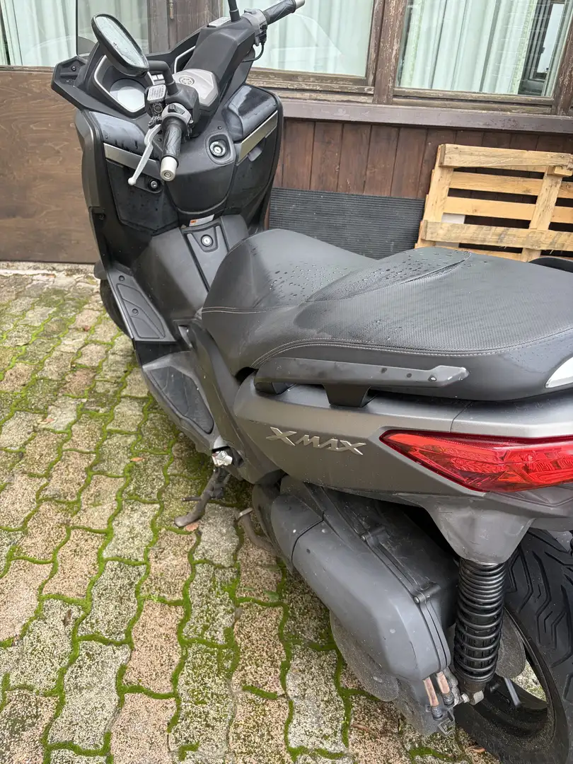 Yamaha X-Max 250 grigio con targa tmax - 2