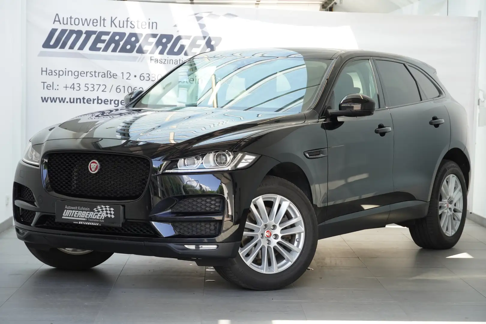 Jaguar F-Pace 20d Prestige M6 AWD Xenon Schwarz - 1