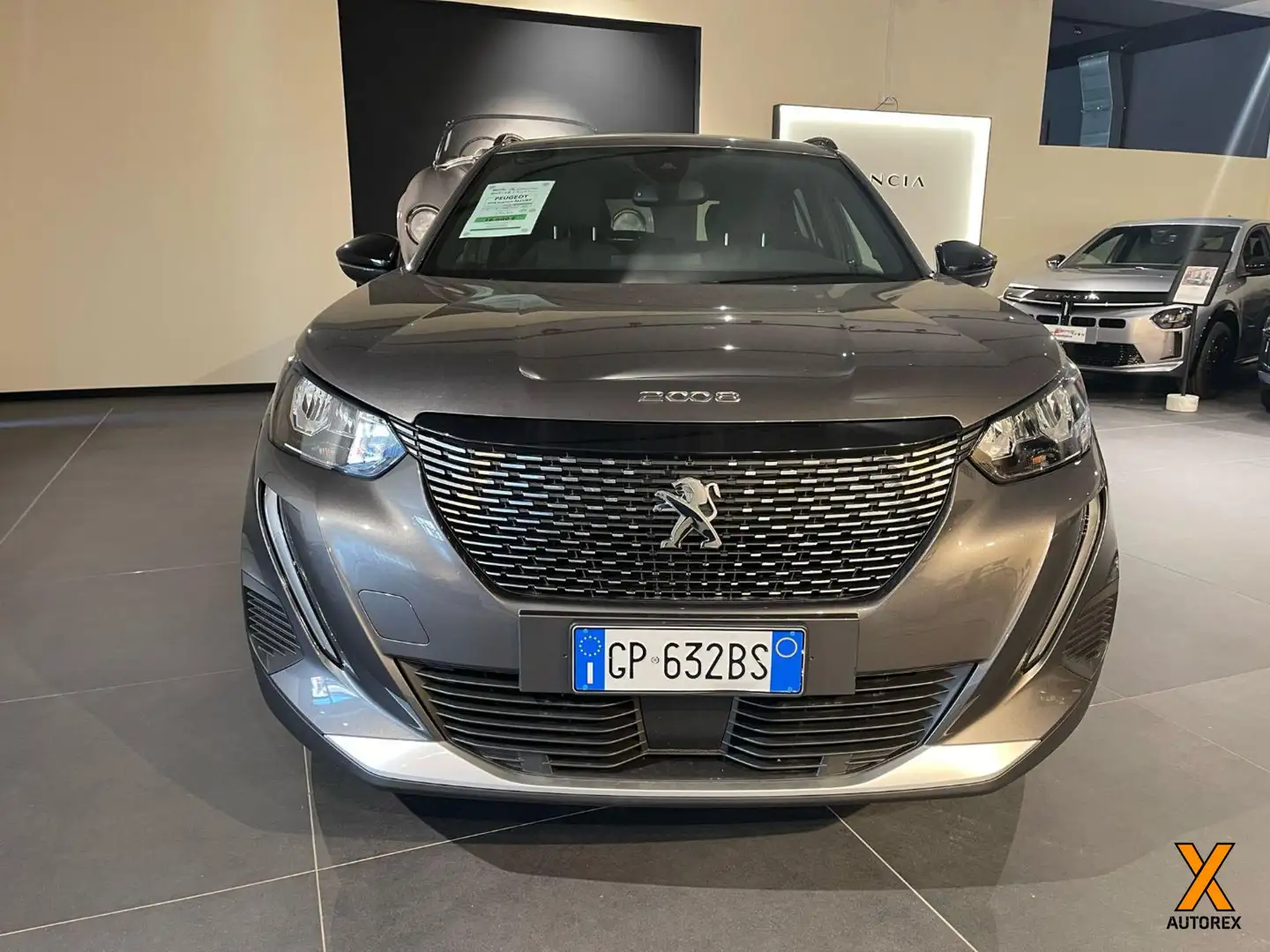 Peugeot 2008 PureTech 100 S&S Allure Gris - 2