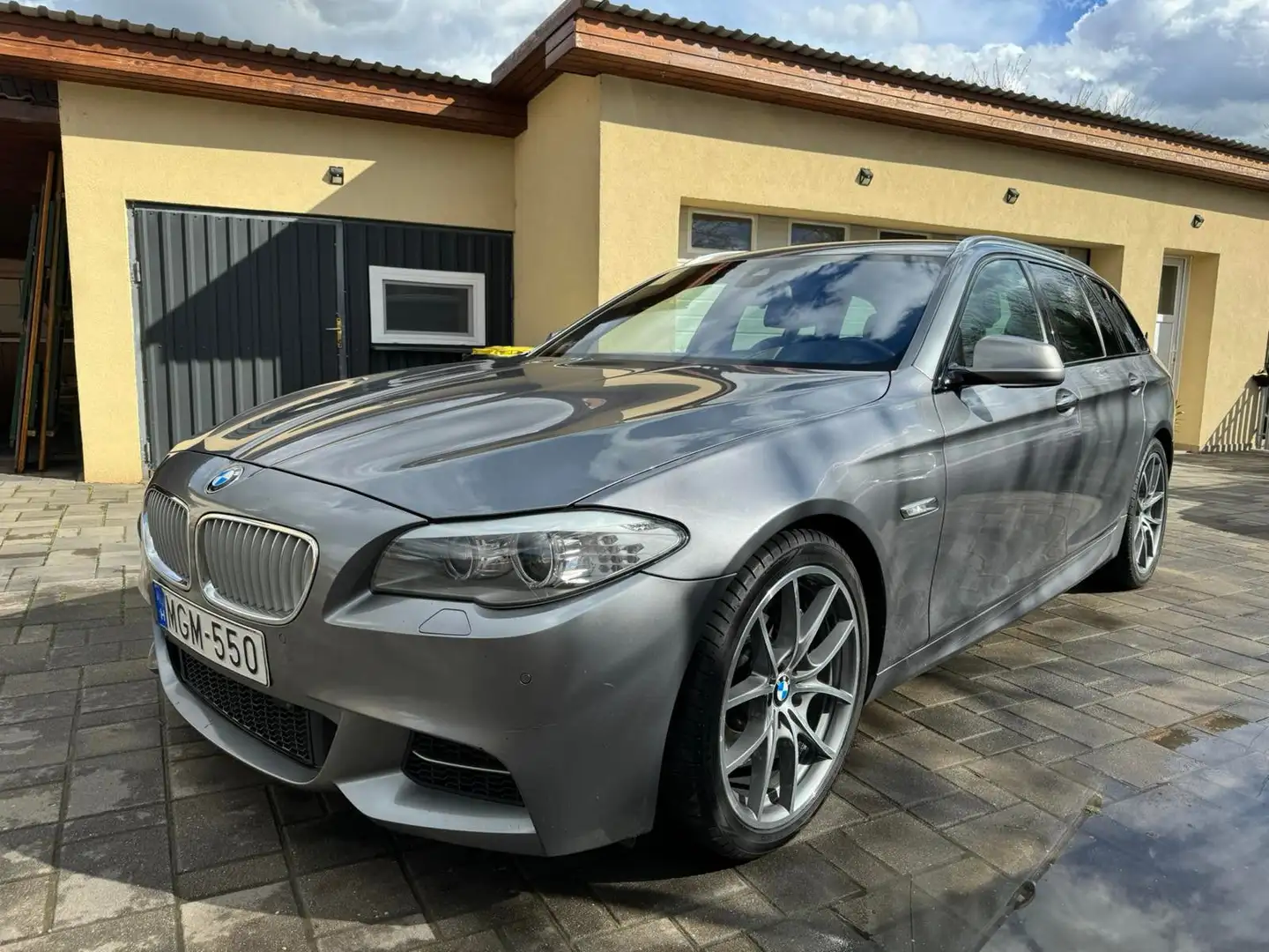 BMW M550 M550d+xDrive+Touring+Sport-Aut. Argintiu - 1