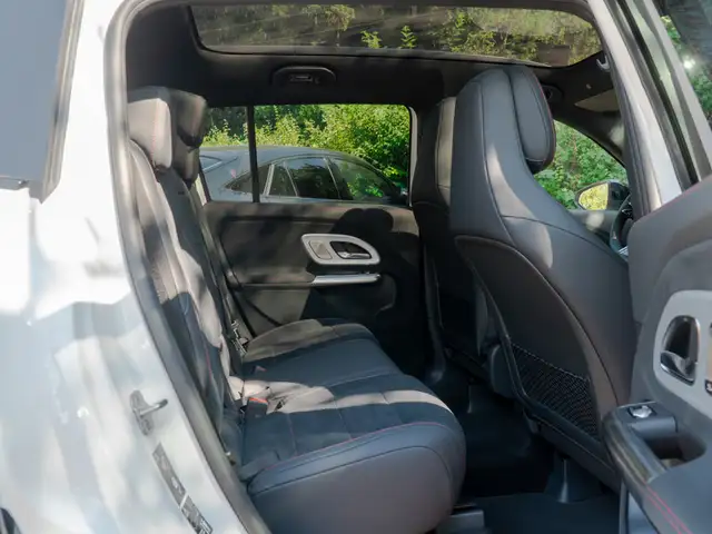 Mercedes-Benz GLB view 10