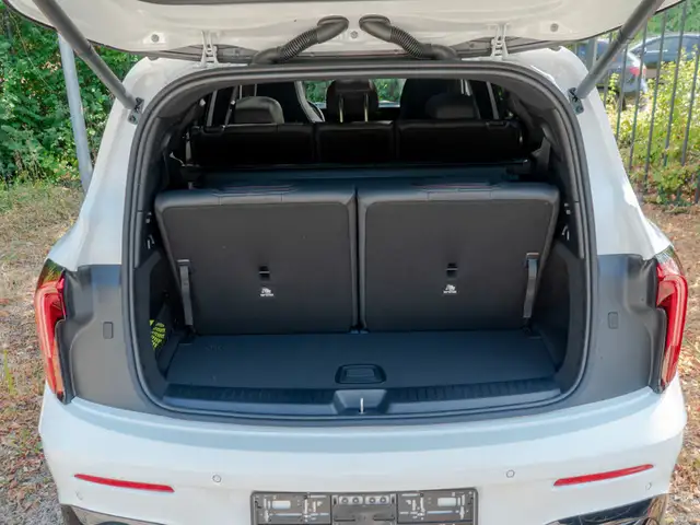 Mercedes-Benz GLB view 7