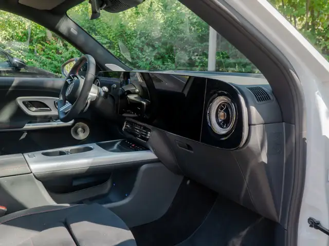Mercedes-Benz GLB view 8