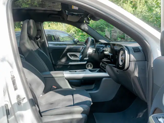 Mercedes-Benz GLB view 9