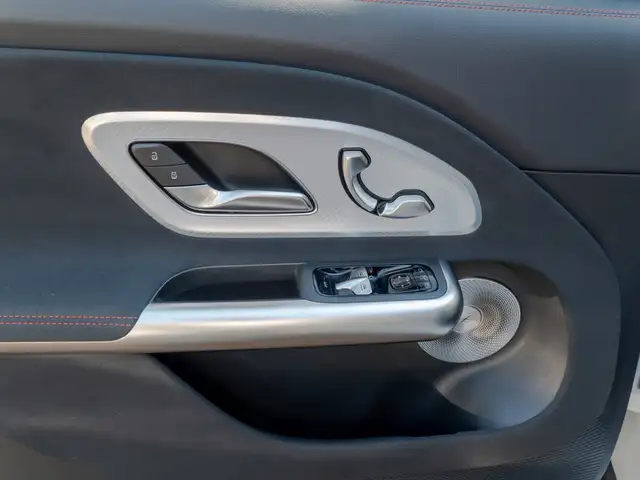 Mercedes-Benz GLB view 11