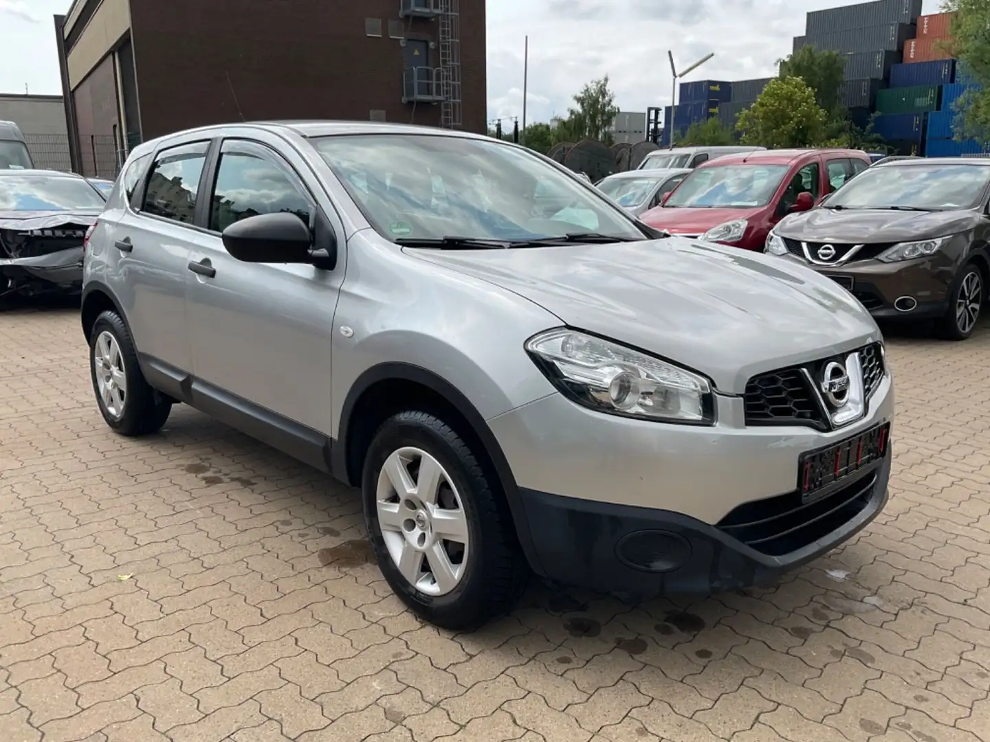 Nissan Qashqai Visia TÜV 04.2027 Silber - 2