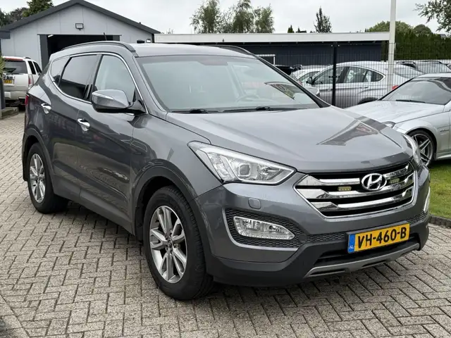Hyundai Santa Fe view 3