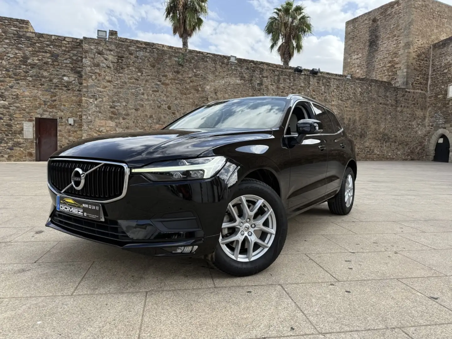 Volvo XC60 B4 Momentum FWD Aut. Nero - 1