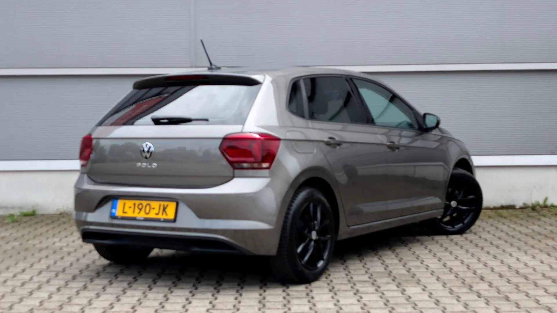 Volkswagen Polo 1.0 TSI 95pk Comfortline | Trekhaak | Navigatie | Gris - 2