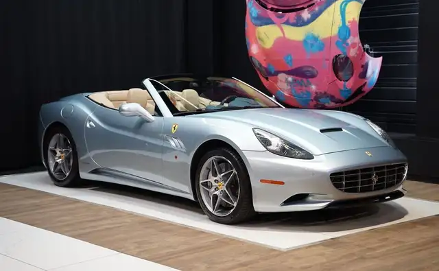 Ferrari California V8 4.3 460 CV | Jantes 19 Intérieur beige bleu Caméra de recul Grigio ALLOY