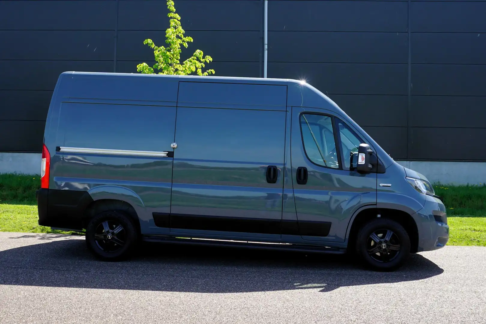 Fiat Ducato 35 2.2 MultiJet L2H2 Nieuw dashboard |140 pk |Tops Grijs - 2