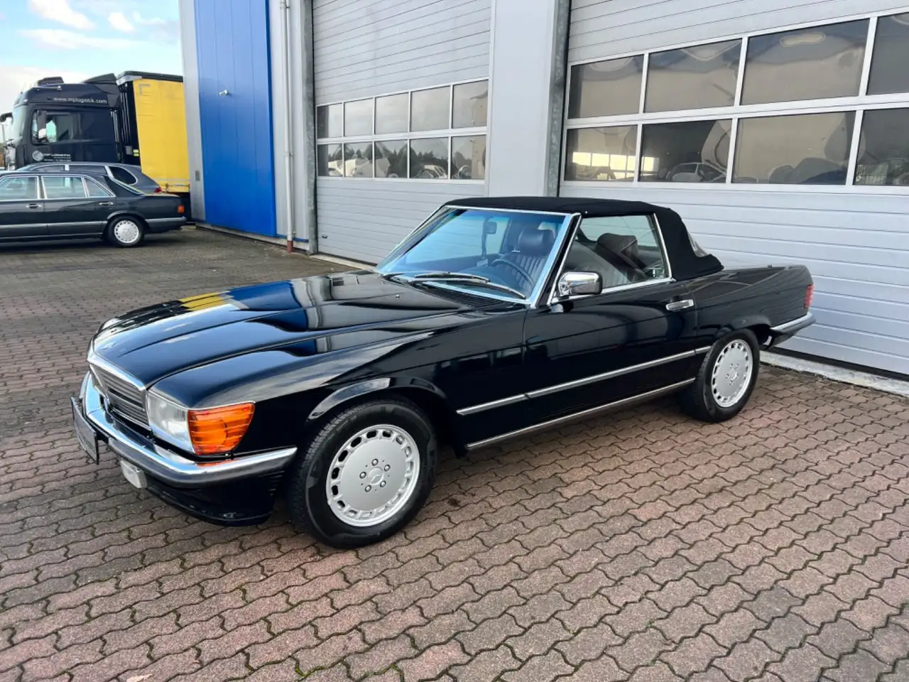 Mercedes-Benz SL 560