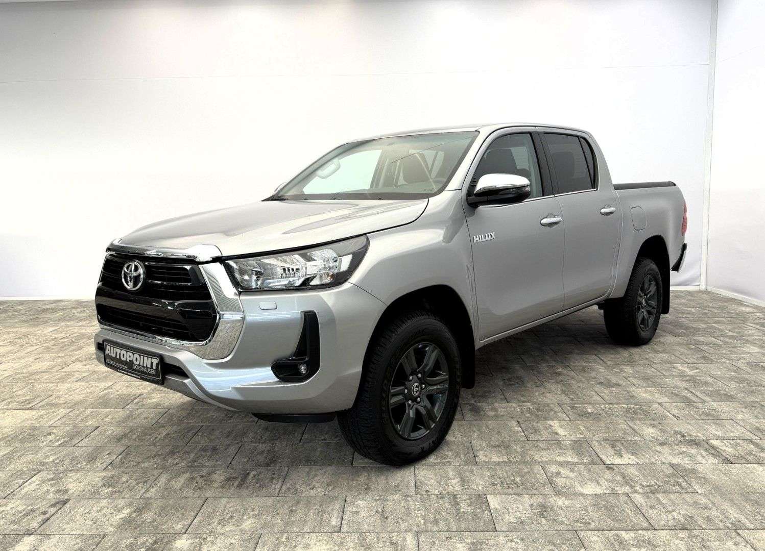 Second hand Toyota Hilux 2.8
