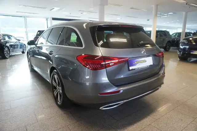 Mercedes-Benz C-Class view 4