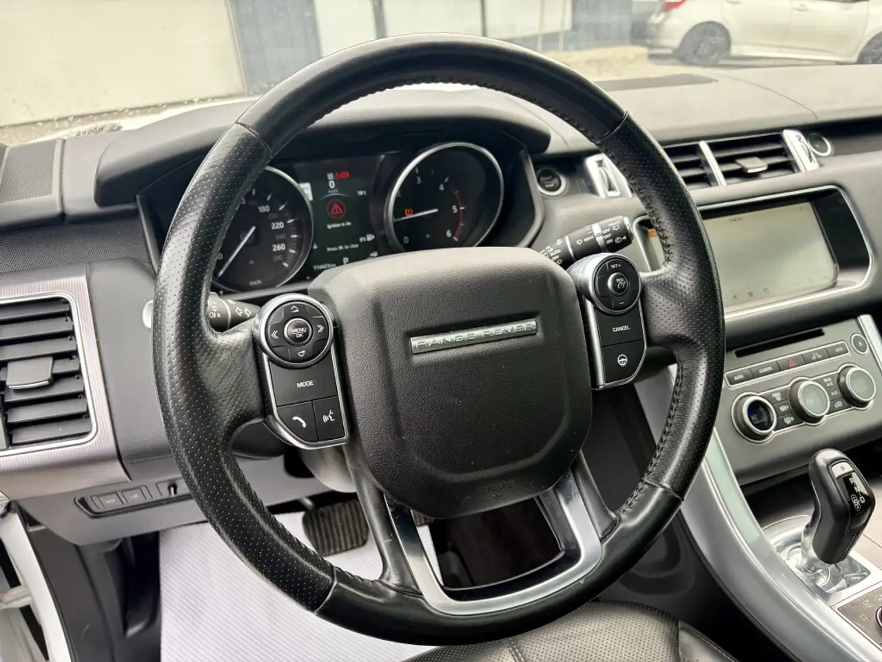 Land Rover Range Rover Sport снимка Land Rover Range Rover Sport
