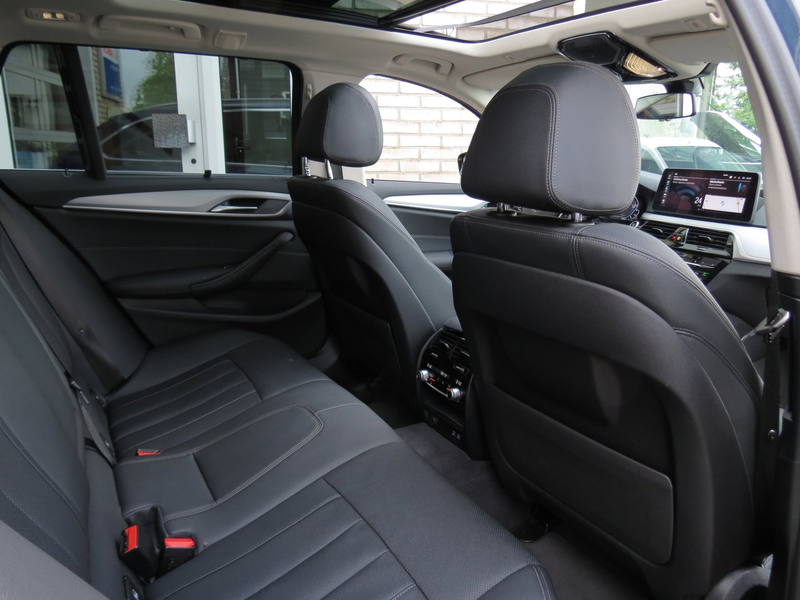 BMW 530 5-serie Touring 530e xDrive Business Edition Plus — photo 22