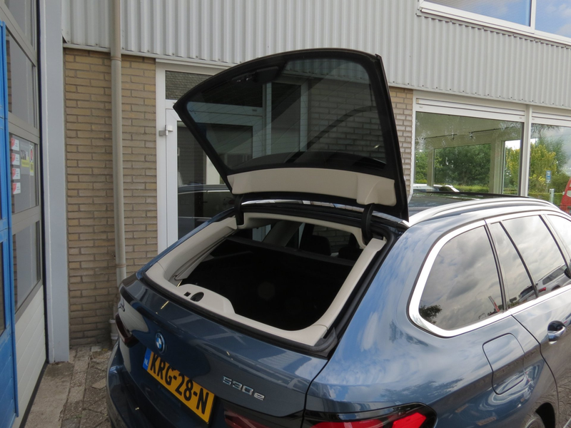 BMW 530 5-serie Touring 530e xDrive Business Edition Plus — photo 15