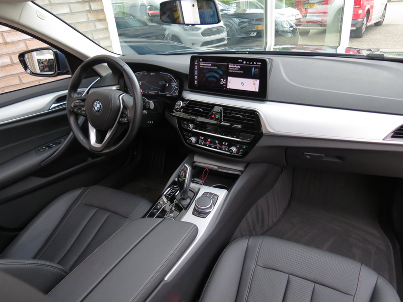 BMW 530 5-serie Touring 530e xDrive Business Edition Plus — photo 19