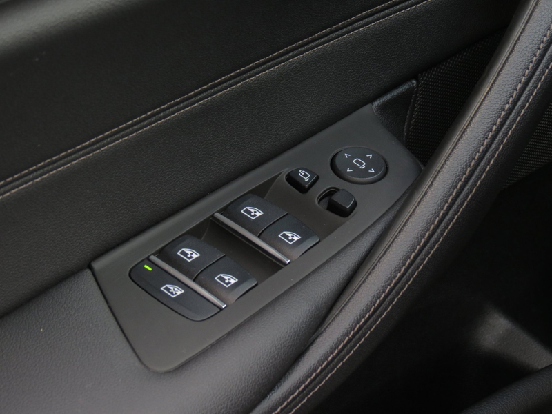 BMW 530 5-serie Touring 530e xDrive Business Edition Plus — photo 25