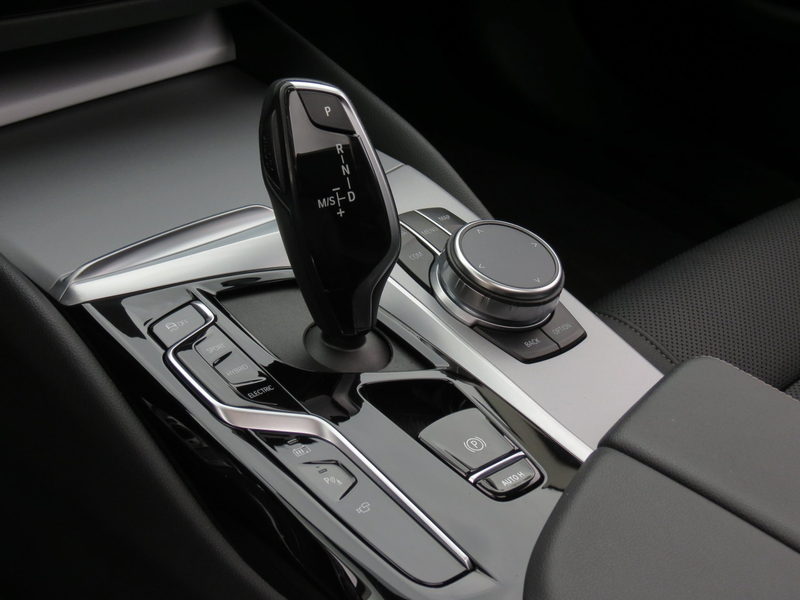 BMW 530 5-serie Touring 530e xDrive Business Edition Plus — photo 24