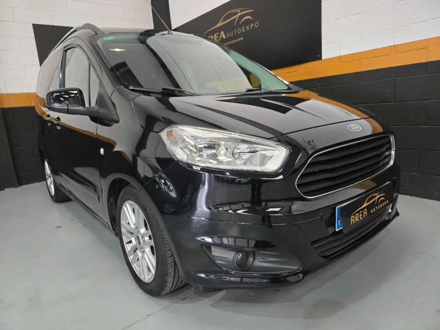 Ford Tourneo Courier 1.0 Ecoboost Titanium Negro - 2