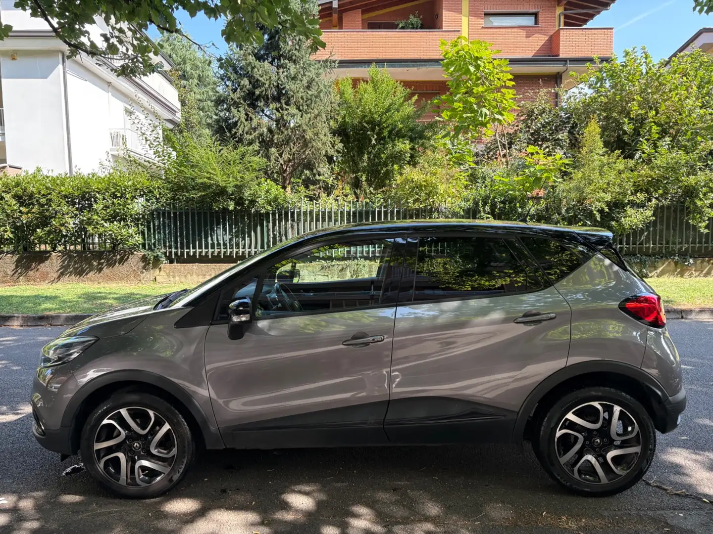 Renault Captur Captur dCi 8V 90 CV Start&Stop Energy Intens Grigio - 2
