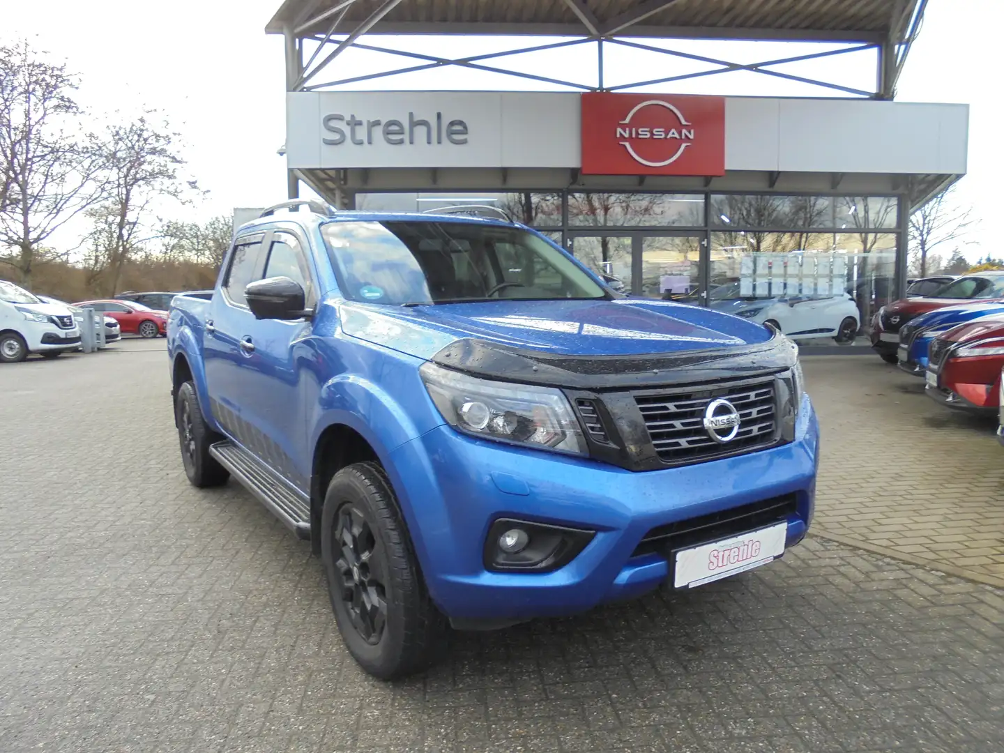 Nissan NP300 Navara N-Guard Double Cab 4x4 7AT DIFF Modrá - 2