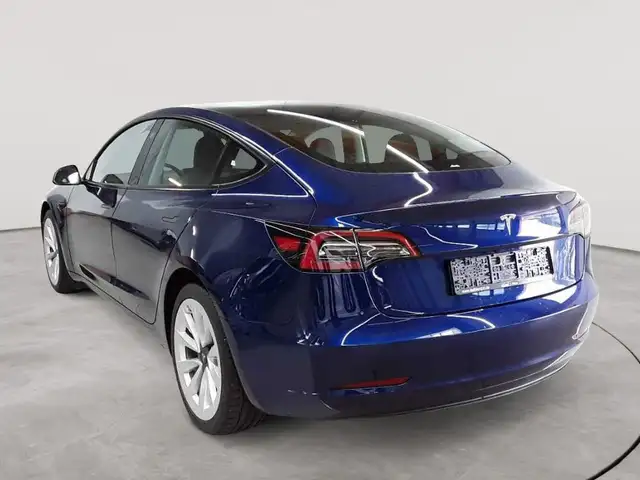 Tesla Model 3 view 5