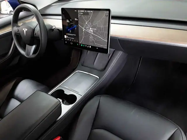 Tesla Model 3 view 9