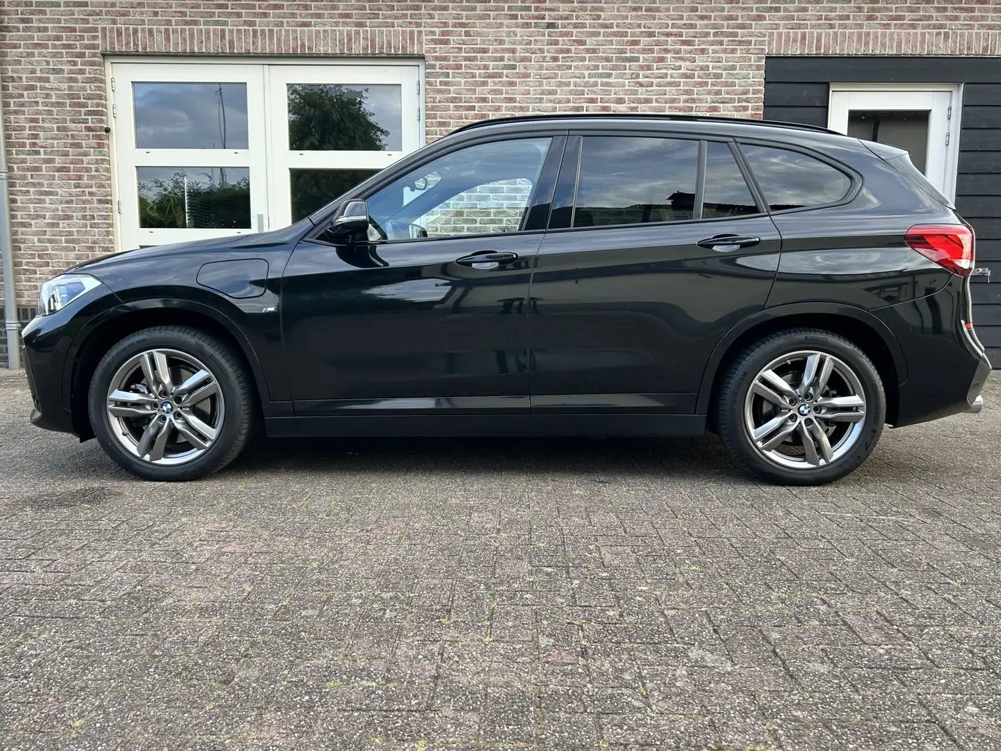 BMW X1 xDrive25e M-Sport Navi LED Trekhaak Dealer O.H. Zwart - 2