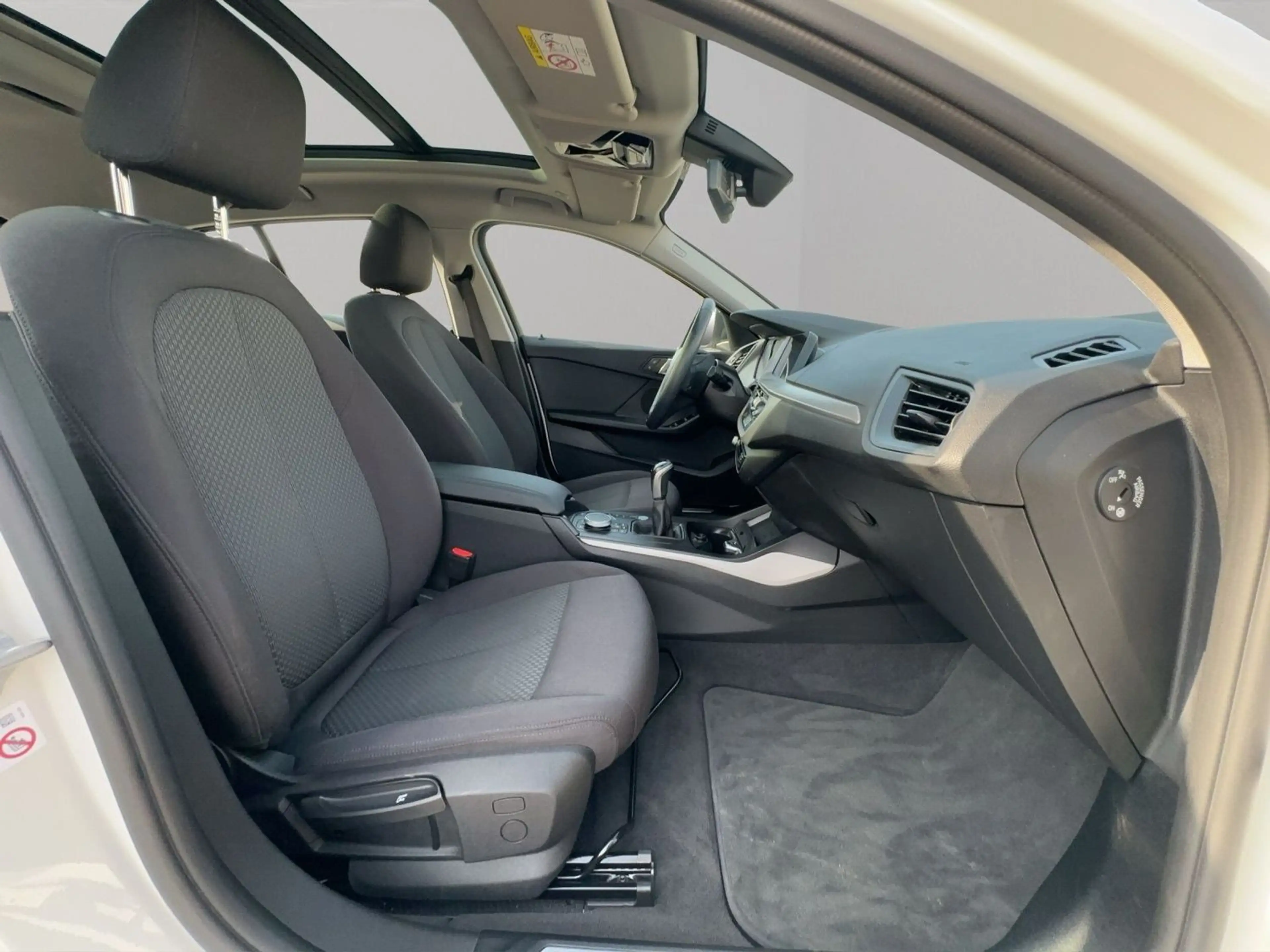 BMW 118 i Advantage LED Navi Kamera Pano — photo 27