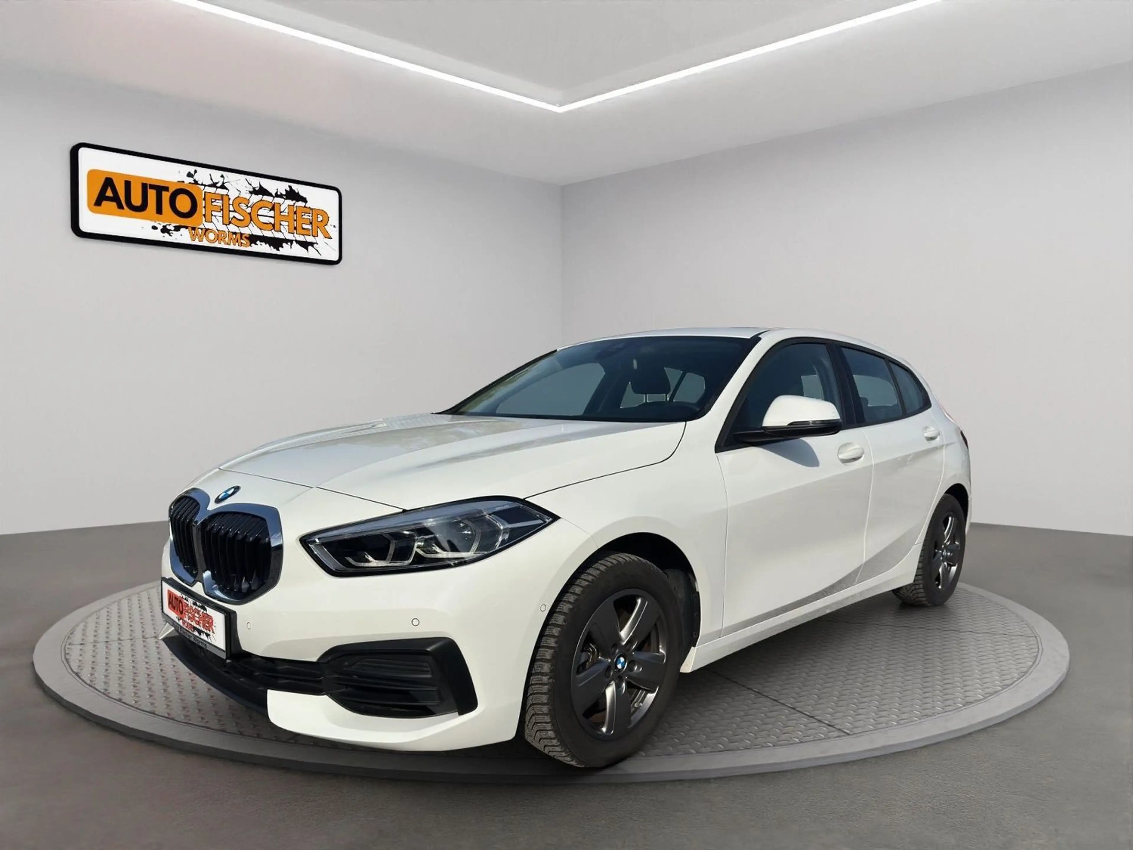 BMW 118 i Advantage LED Navi Kamera Pano — photo 3