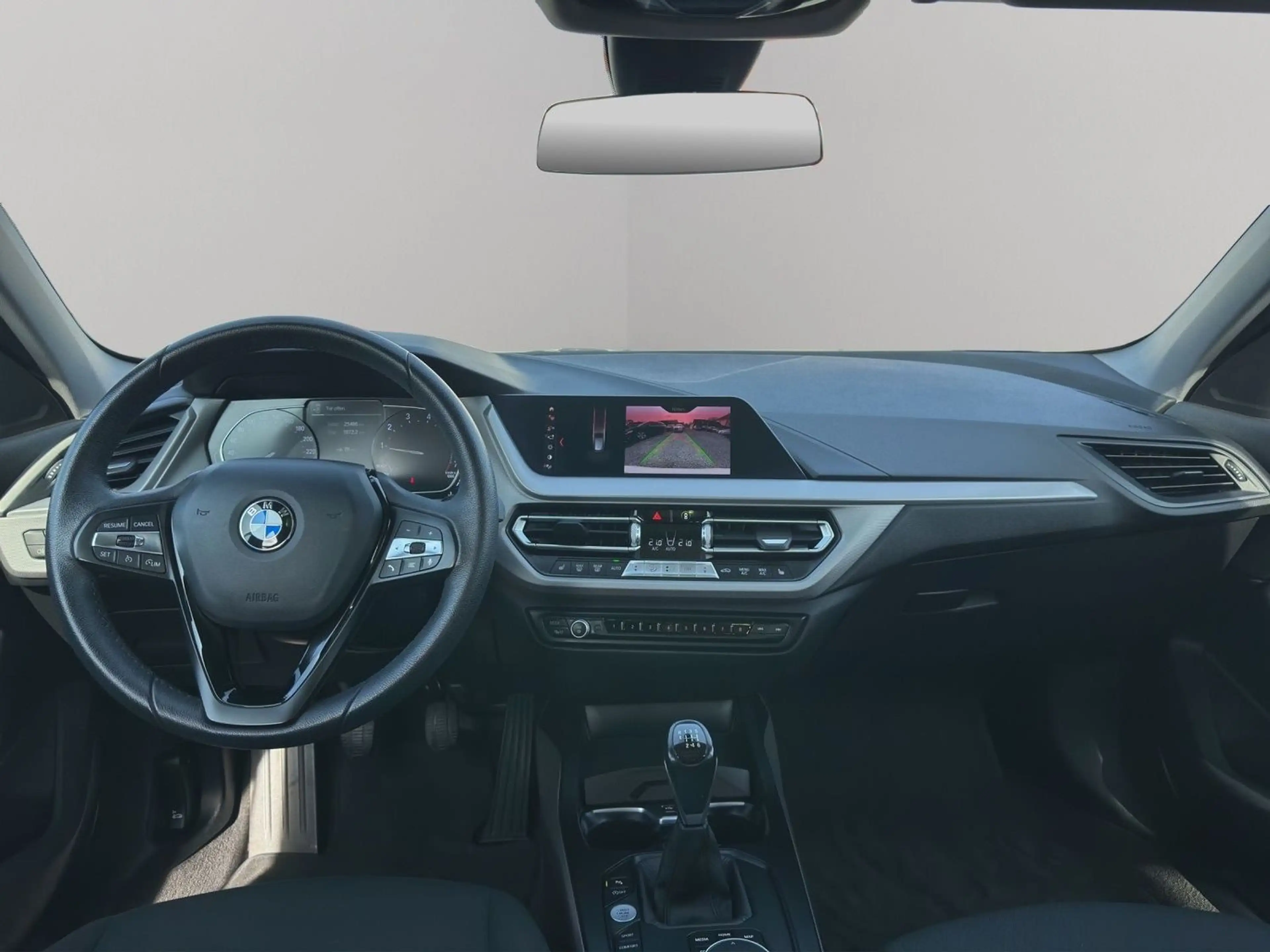 BMW 118 i Advantage LED Navi Kamera Pano — photo 9