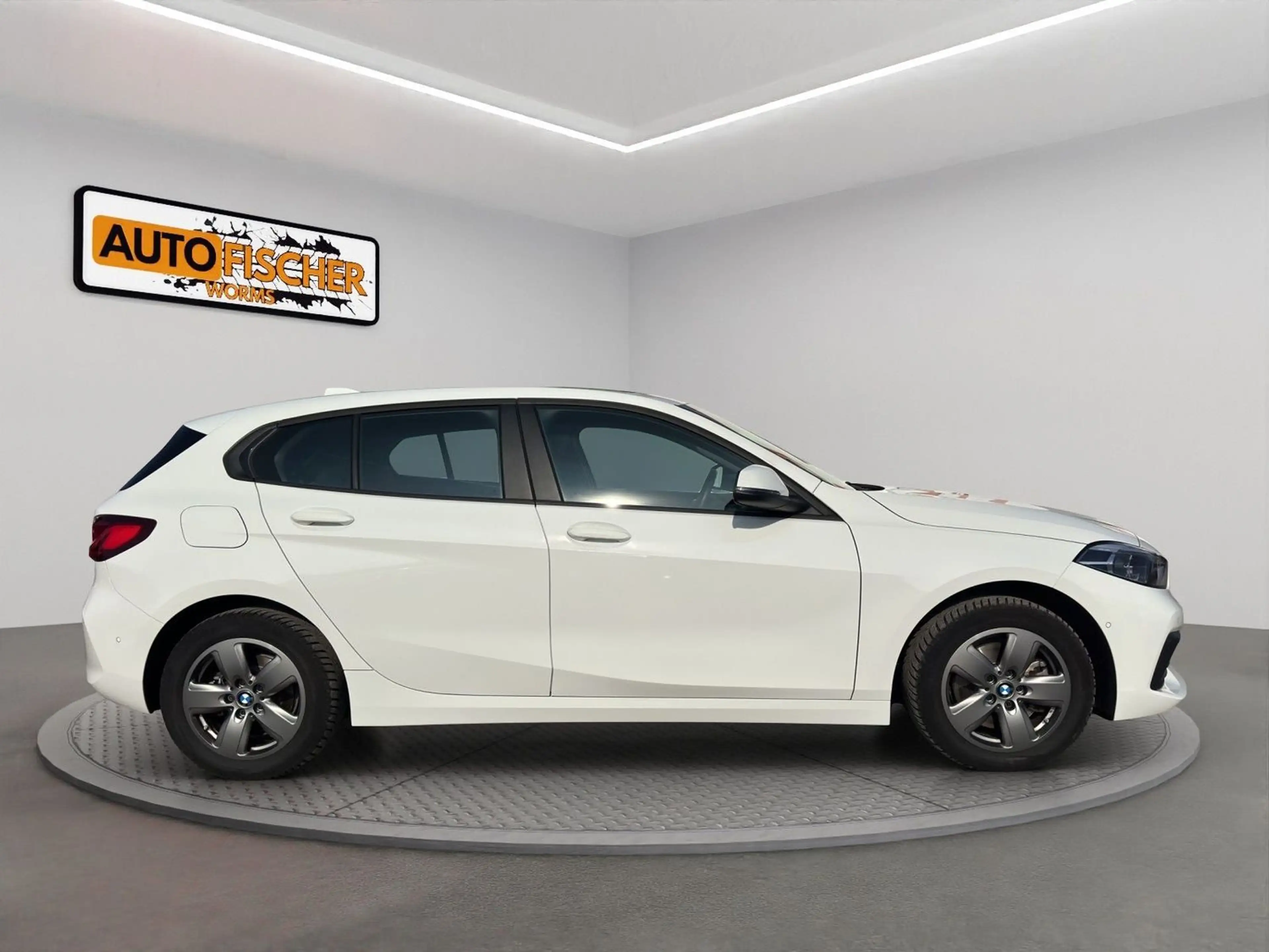 BMW 118 i Advantage LED Navi Kamera Pano — photo 8