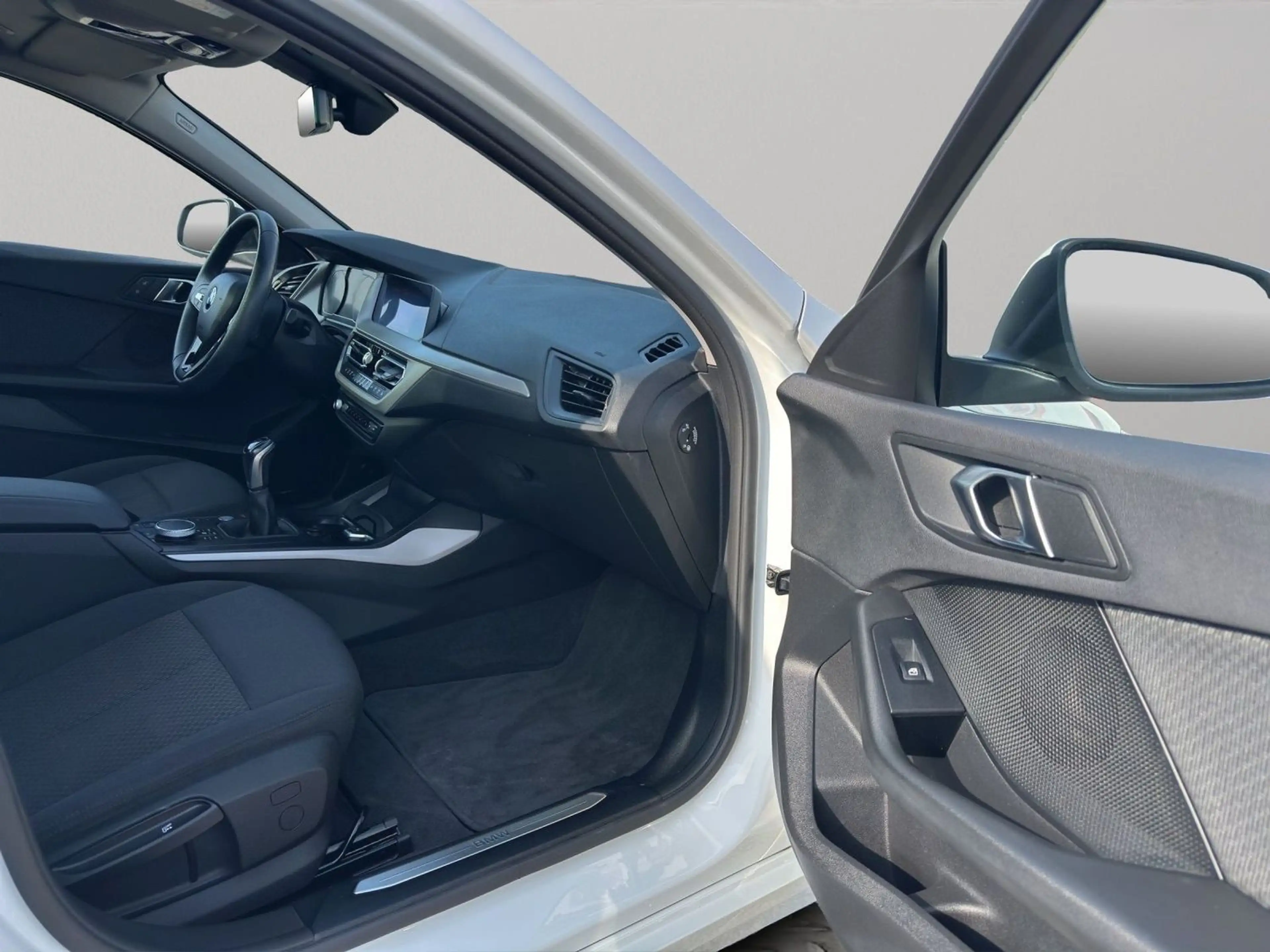 BMW 118 i Advantage LED Navi Kamera Pano — photo 26